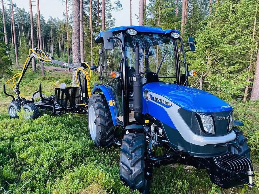 Ciągnik LOVOL M254 z żurawiem leśnym